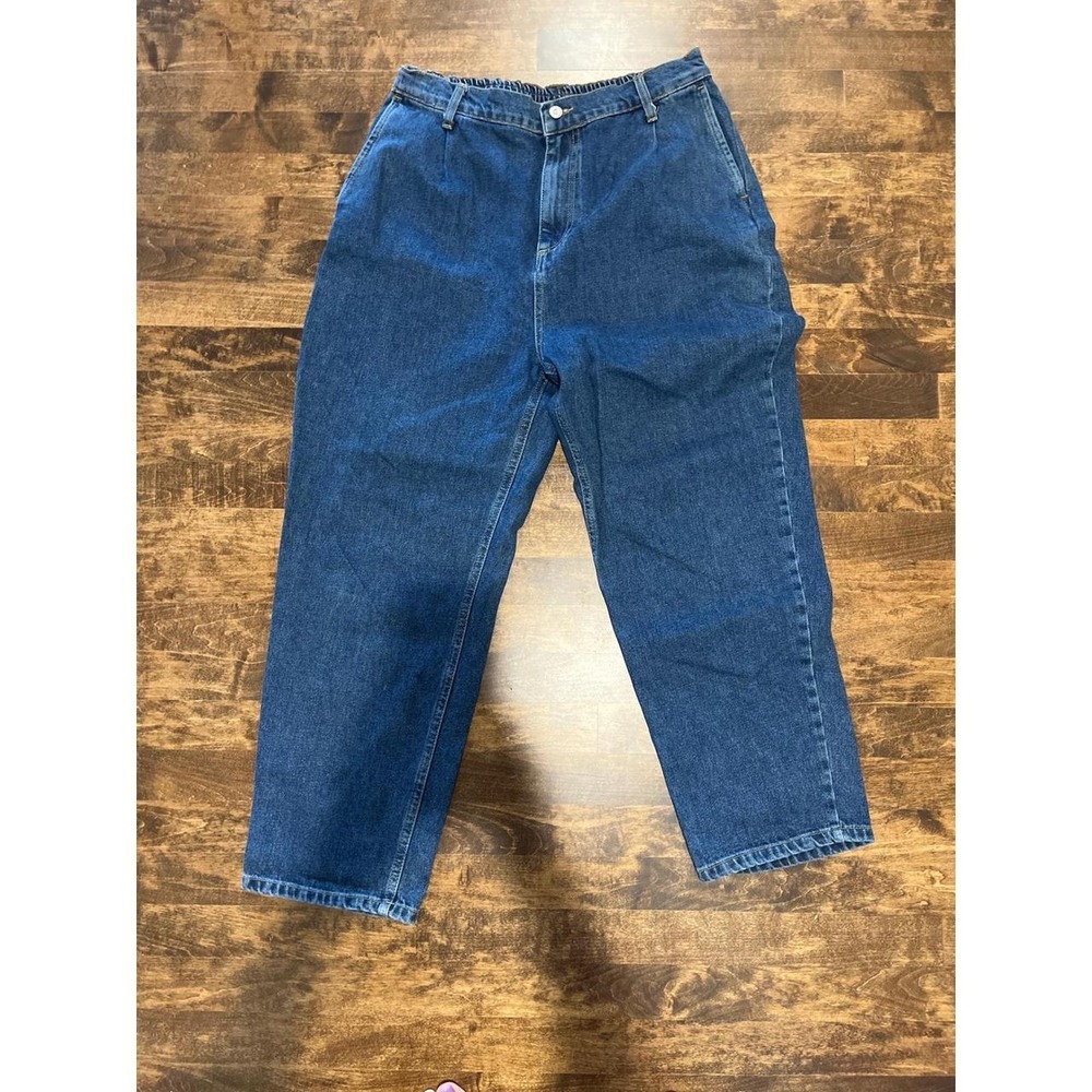 Vintage high waisted Mom jeans, heart patch elastic cropped full hip 30"